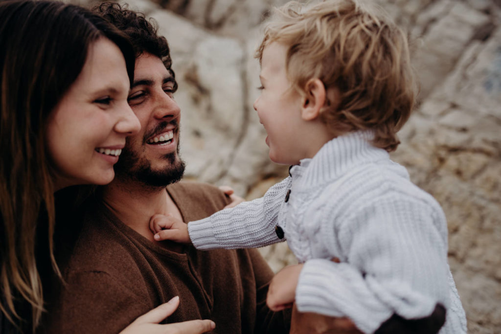 portfolio photographe lifestyle famille nice - seance famille a la plage nice - photographe famille french riviera - lucie allard