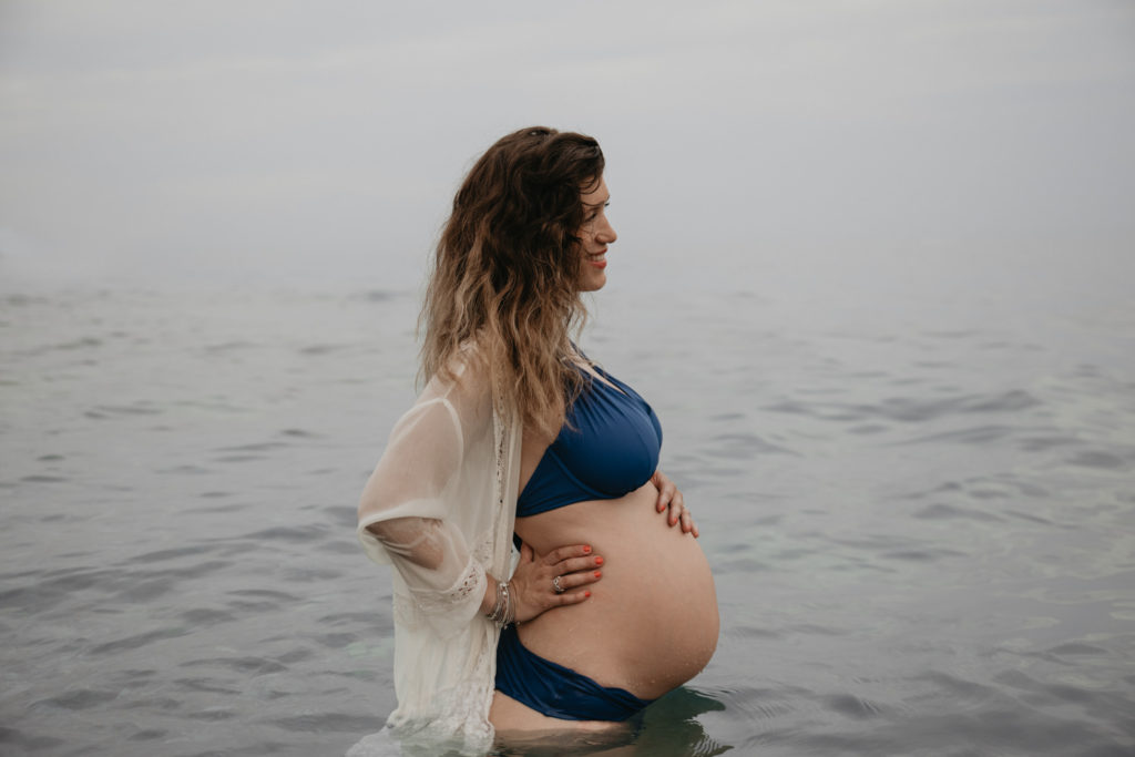 seance famille plage antibes - seance photo famille lifestyle nice - photographe lifestyle famille nice cote d azur - lucie allard photographe