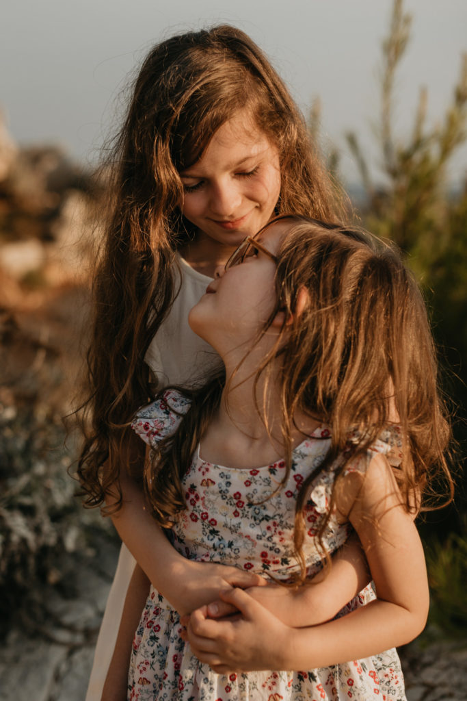 seance famille plage antibes - seance photo famille lifestyle nice - photographe lifestyle famille nice cote d azur - lucie allard photographe